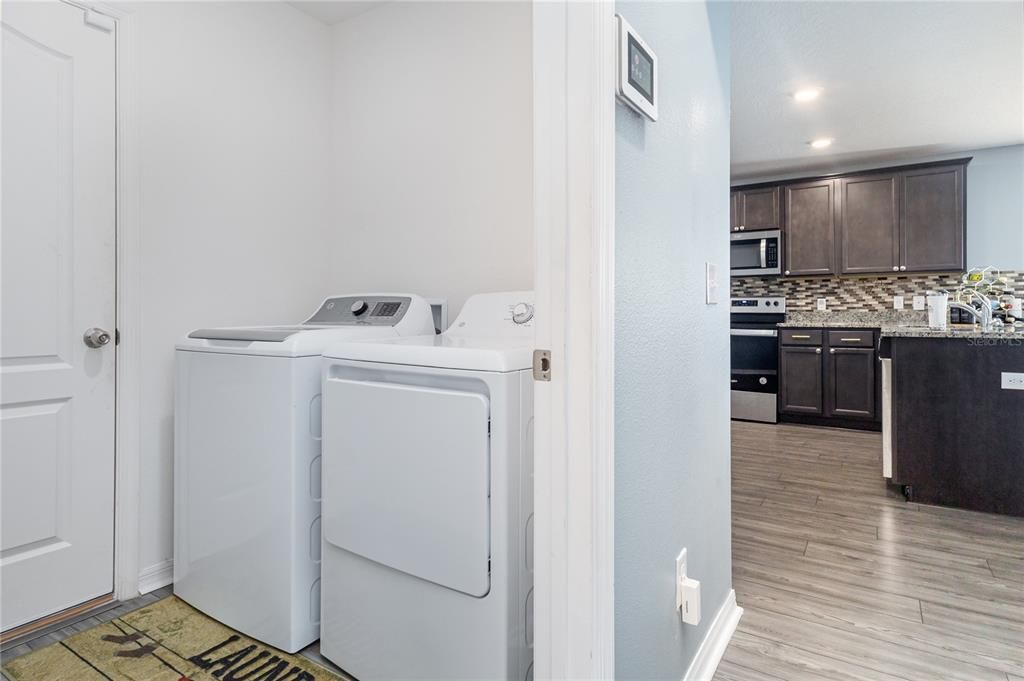 Interior, Recessed Lighting, Washer, Wood Texture Flooring