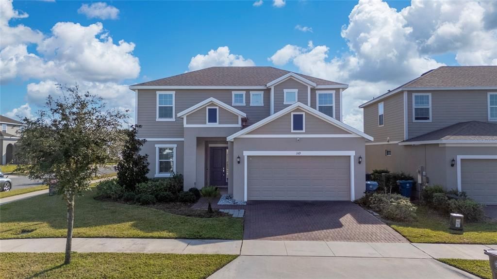 Attached, Exterior, Facade, American Craftsman