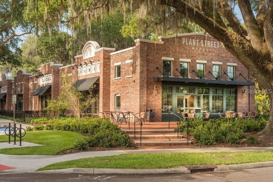 Exterior, Facade, Brick Facade, Rowhouse