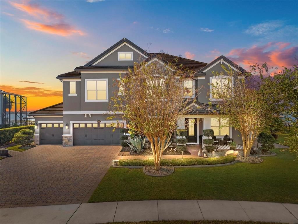 Attached, Exterior, Facade, American Craftsman