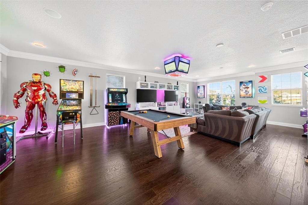 Billiard Table, Game Room, Interior, Living room, Recessed Lighting, Wood Texture Flooring