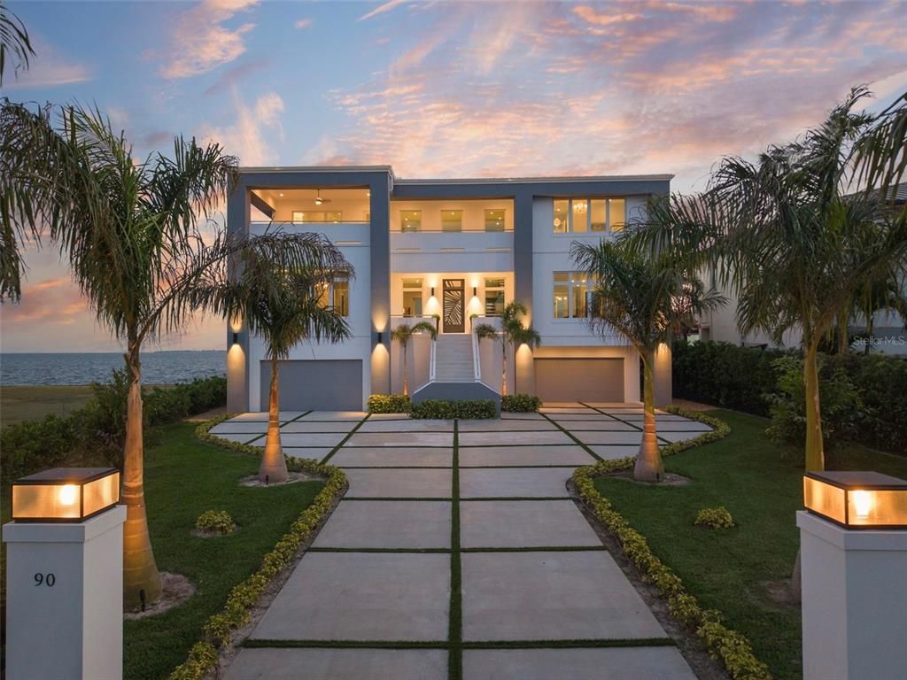 Attached, Backyard, Exterior, Facade, Modern