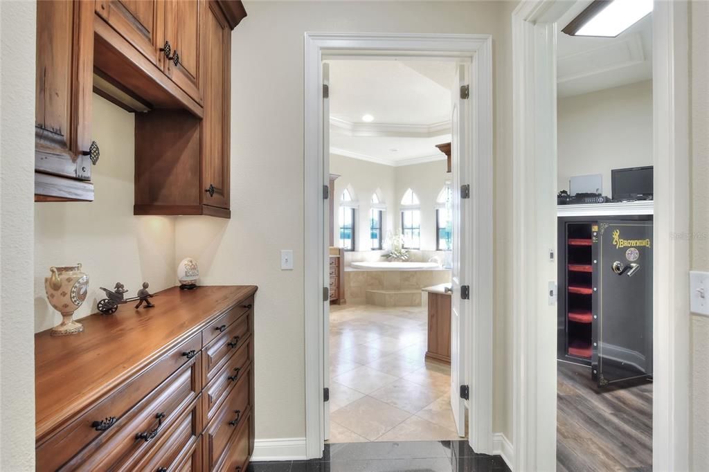 Bathroom, Interior, Recessed Lighting, Wood Texture Flooring