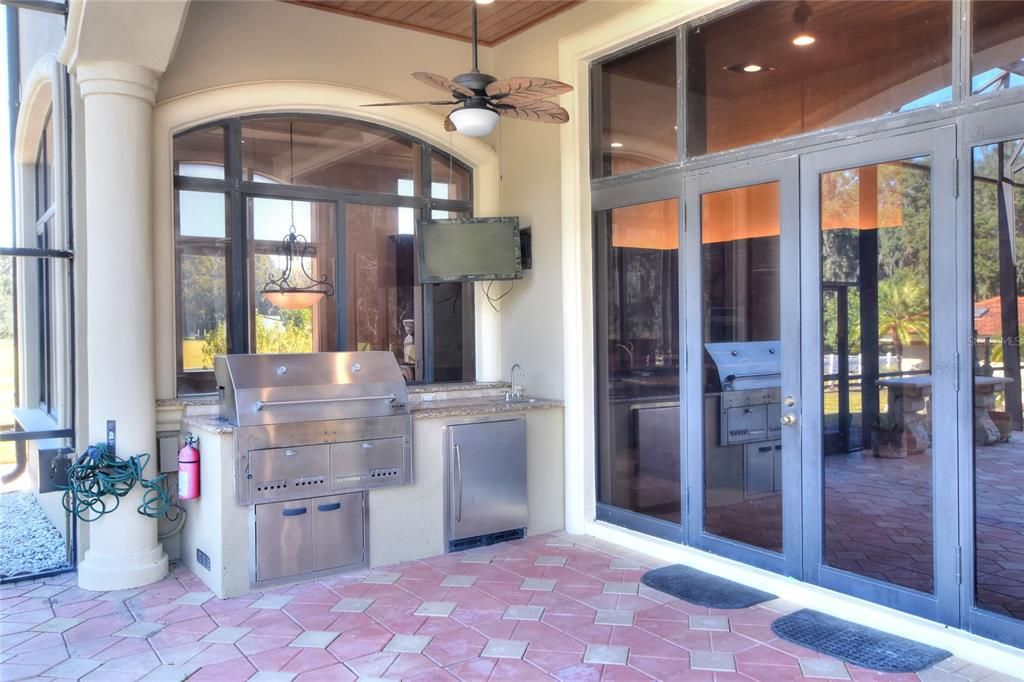 Exterior, Outdoor Kitchen