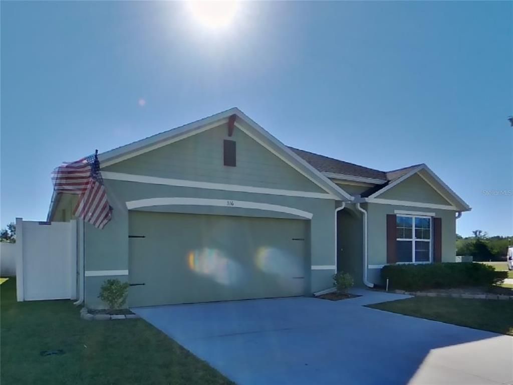 Attached, Exterior, Facade, American Craftsman