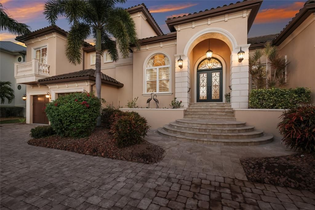 Attached, Exterior, Facade, Mediterranean