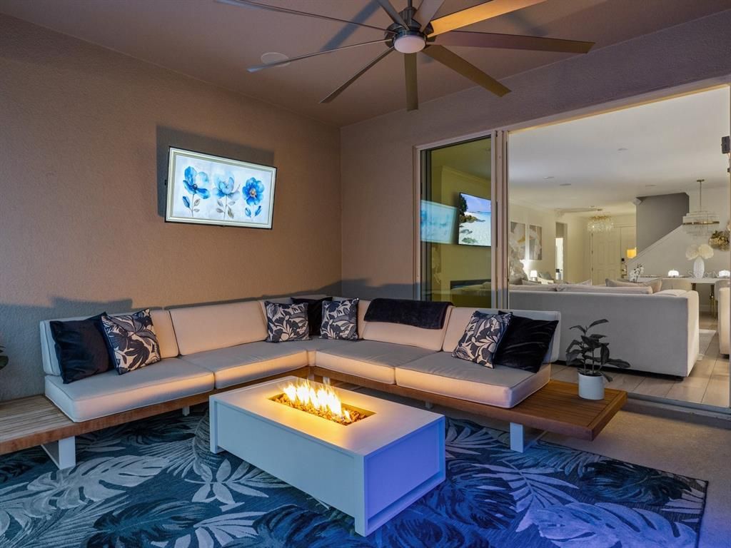 Dining room, Interior, Living room, Pendant Lights