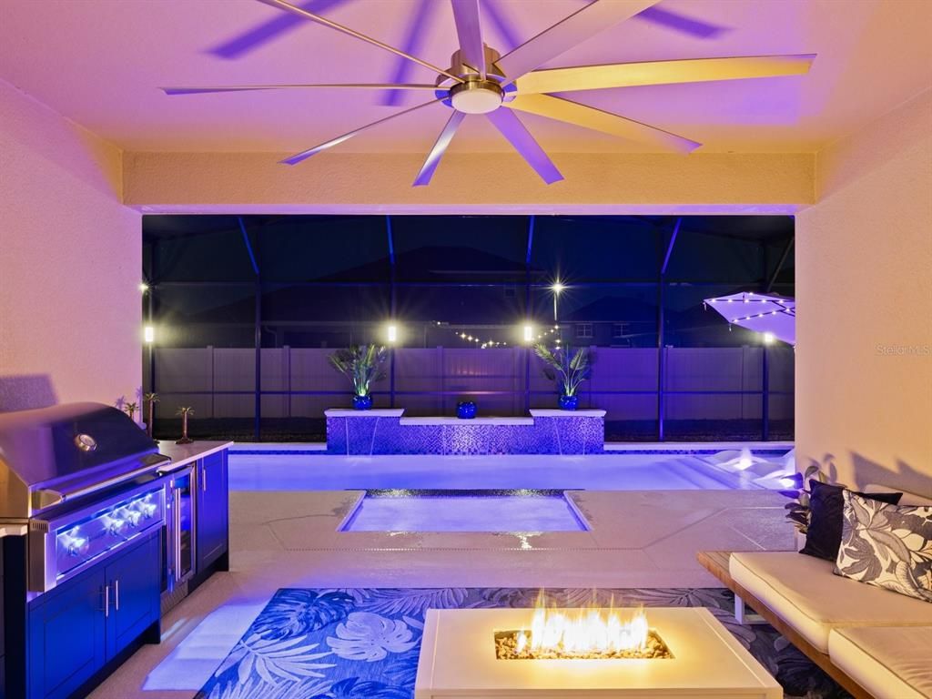 Exterior, Outdoor Kitchen, Pool