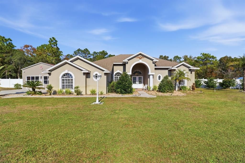 Backyard, Exterior, Facade, Ranch