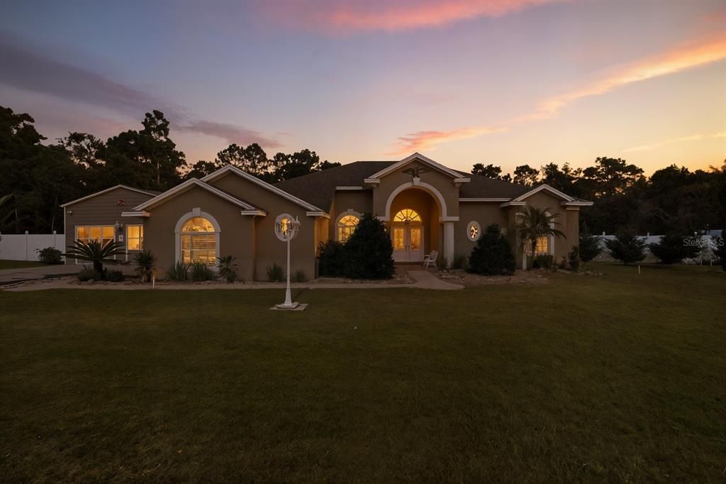 Backyard, Exterior, Facade, Ranch