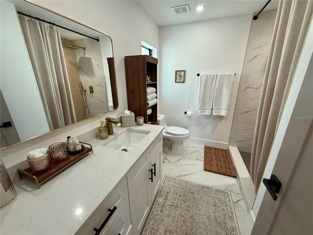 Bathroom, Interior, Marble, Marble Walls, Recessed Lighting