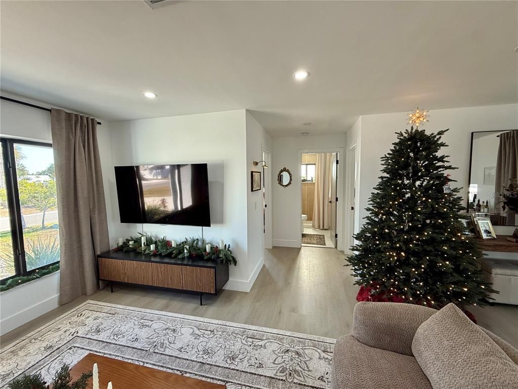 Interior, Recessed Lighting, Wood Texture Flooring