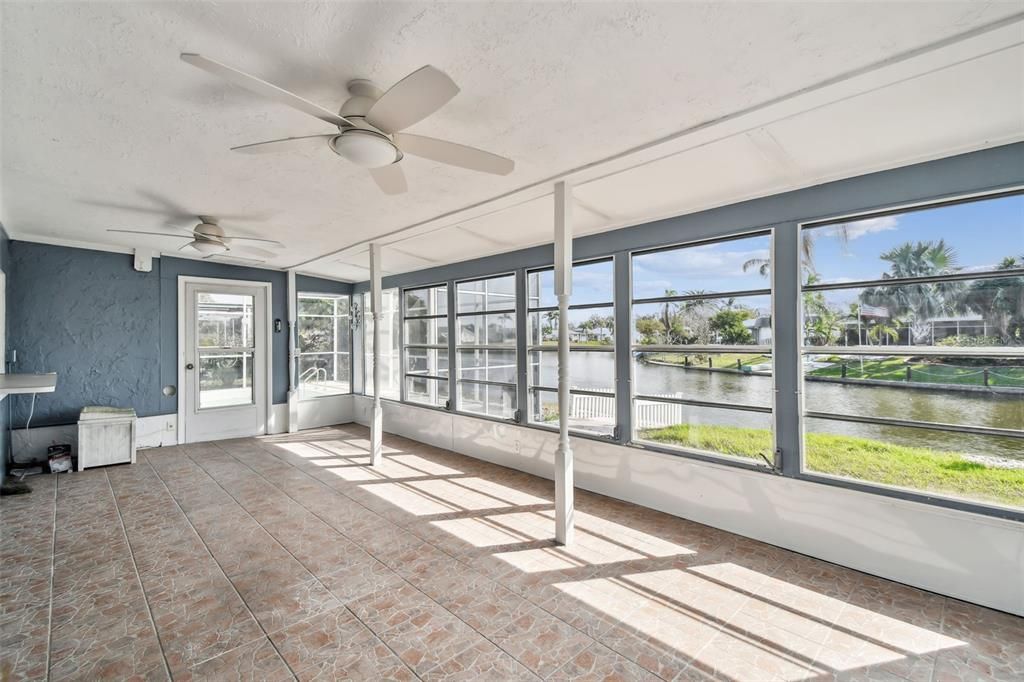 Interior, Sun Room, Water