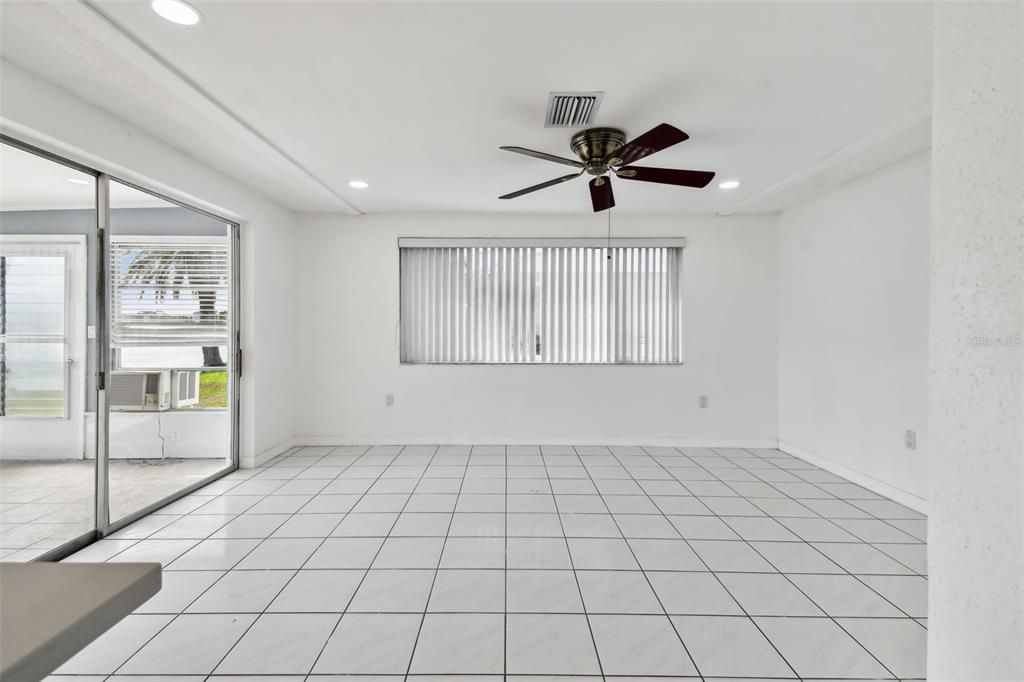 Empty room, Interior, Recessed Lighting, Water