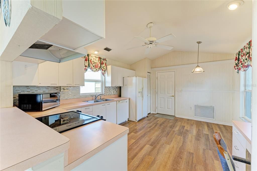 Interior, Kitchen, Pendant Lights, Recessed Lighting, Wood Texture Flooring