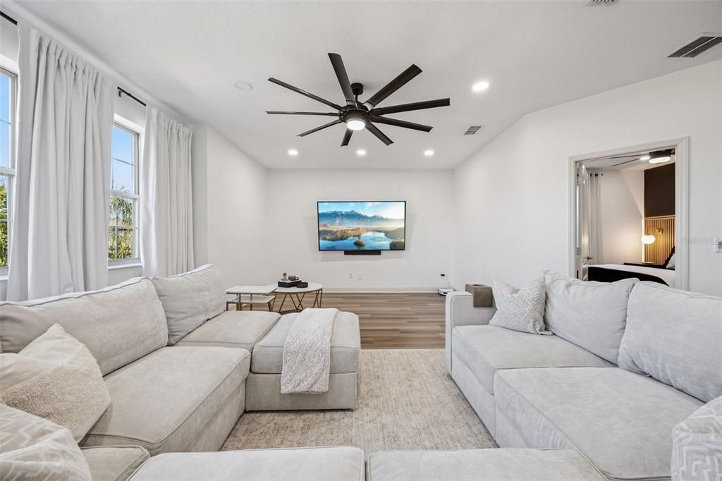 Interior, Living room, Recessed Lighting, Wood Texture Flooring