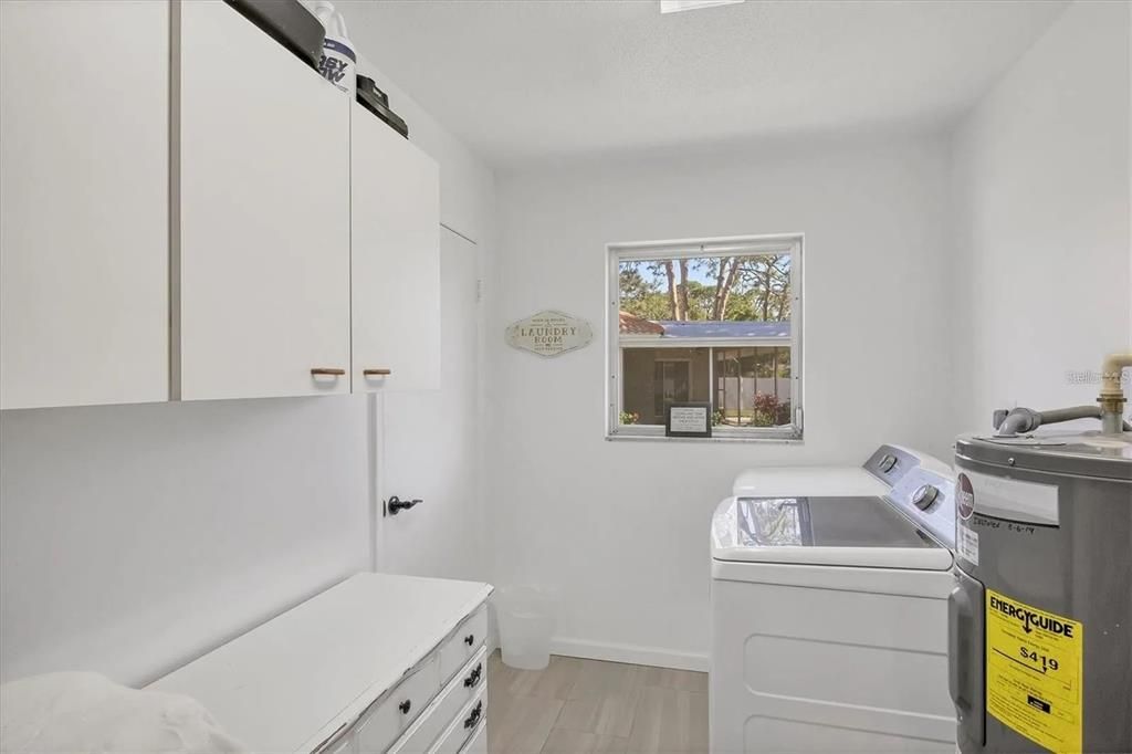 Interior, Washer, Wood Texture Flooring