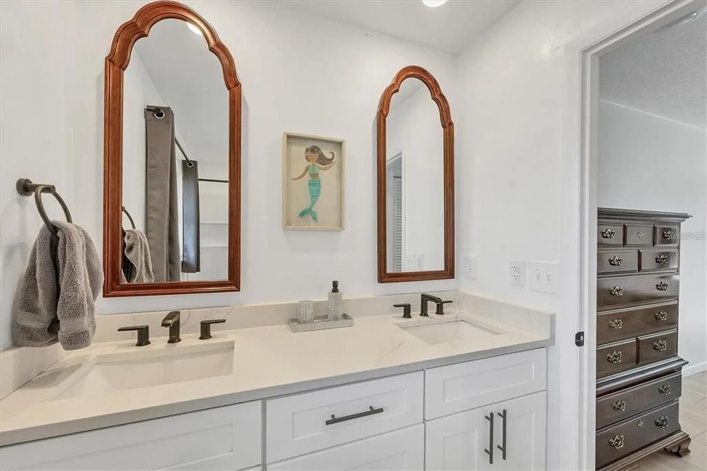 Bathroom, Dual Sink Vanities, Interior, Recessed Lighting