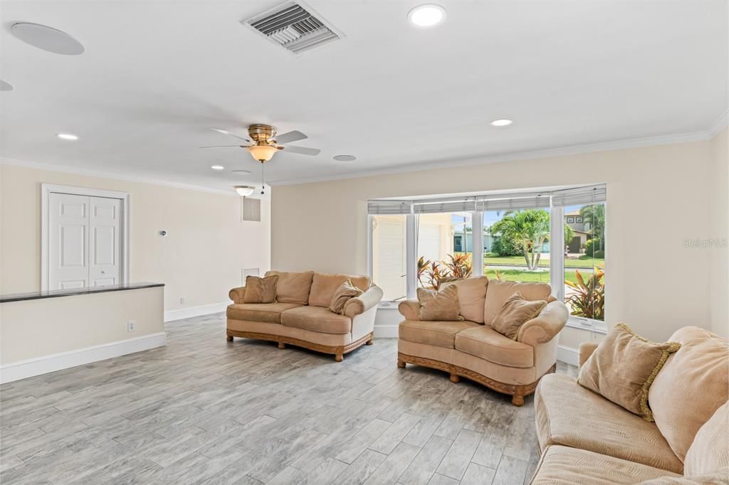 Interior, Living room, Recessed Lighting, Wood Texture Flooring