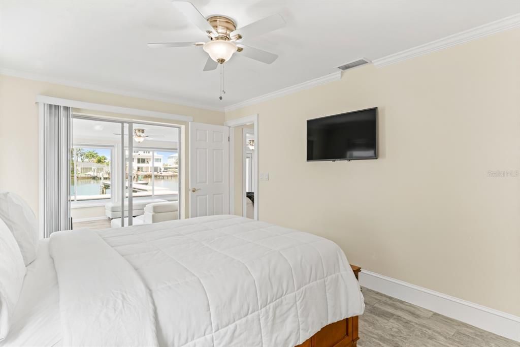 Bedroom, Interior, Water