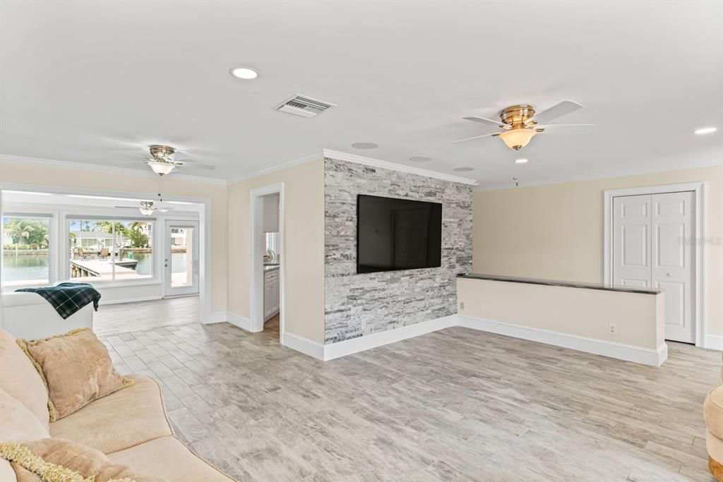 Interior, Recessed Lighting, Wood Texture Flooring