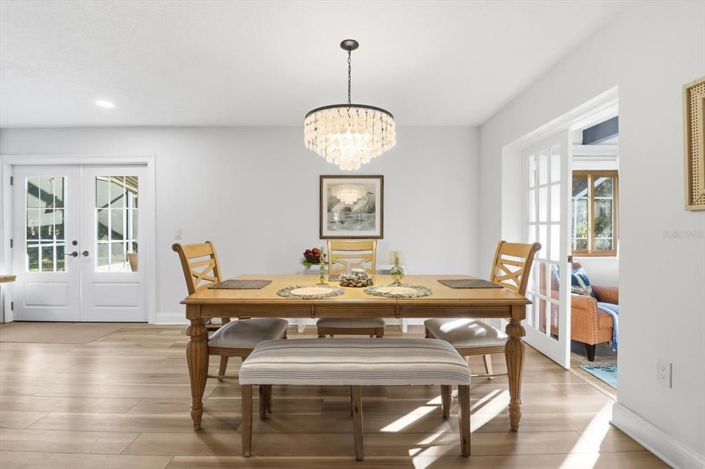 Chandelier, Dining room, Interior, Recessed Lighting, Wood Texture Flooring