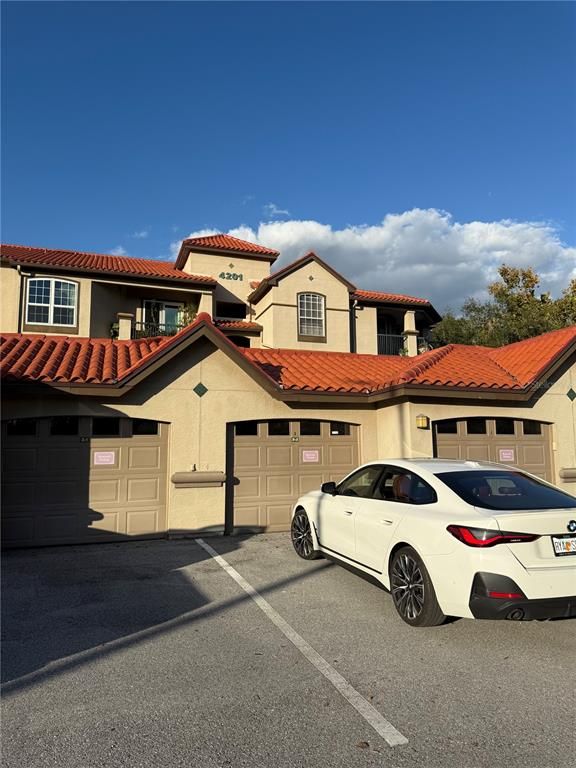 Attached, Exterior, Facade, Mediterranean