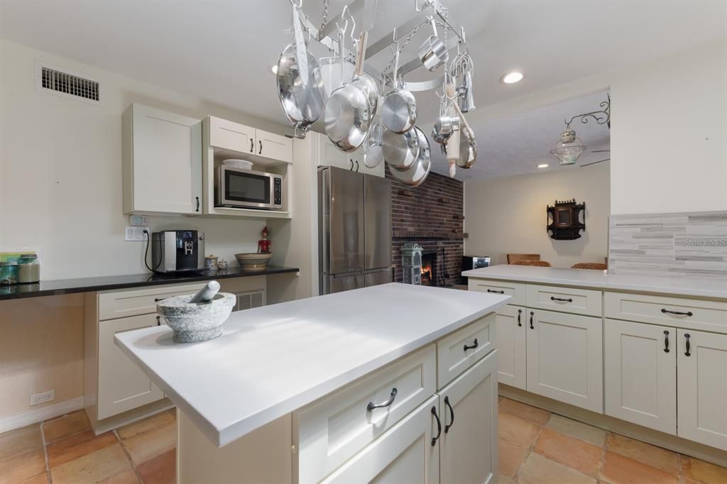 Fireplace, Interior, Kitchen, Recessed Lighting