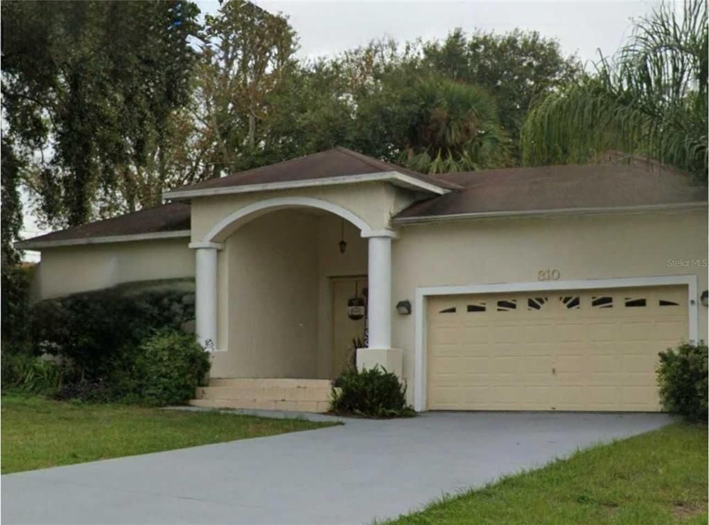 Attached, Exterior, Facade, None