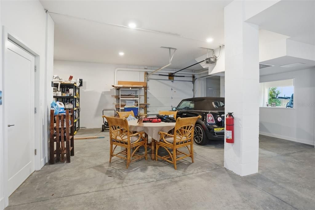Dining room, Garage, Interior, Recessed Lighting