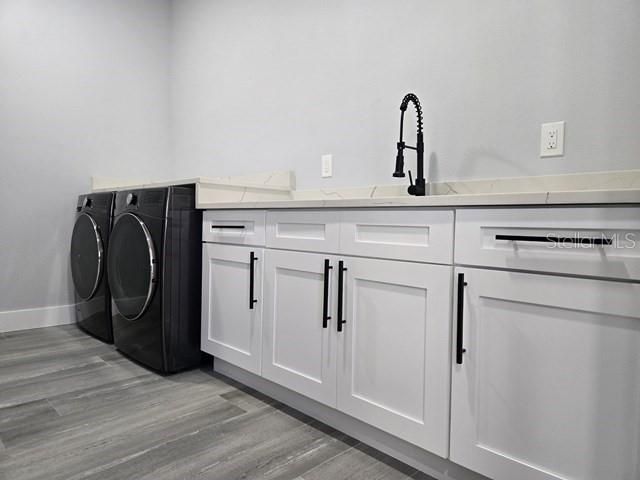 Interior, Washer, Wood Texture Flooring