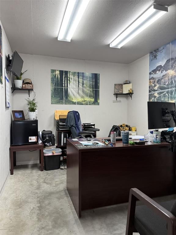 Home Office, Interior