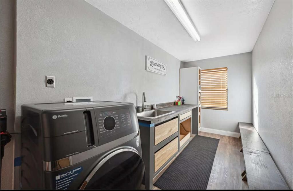 Interior, Washer, Wood Texture Flooring