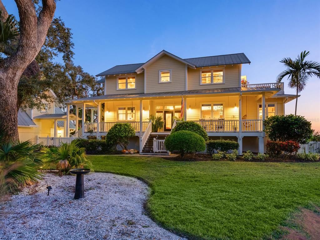 Exterior, Facade, Farmhouse