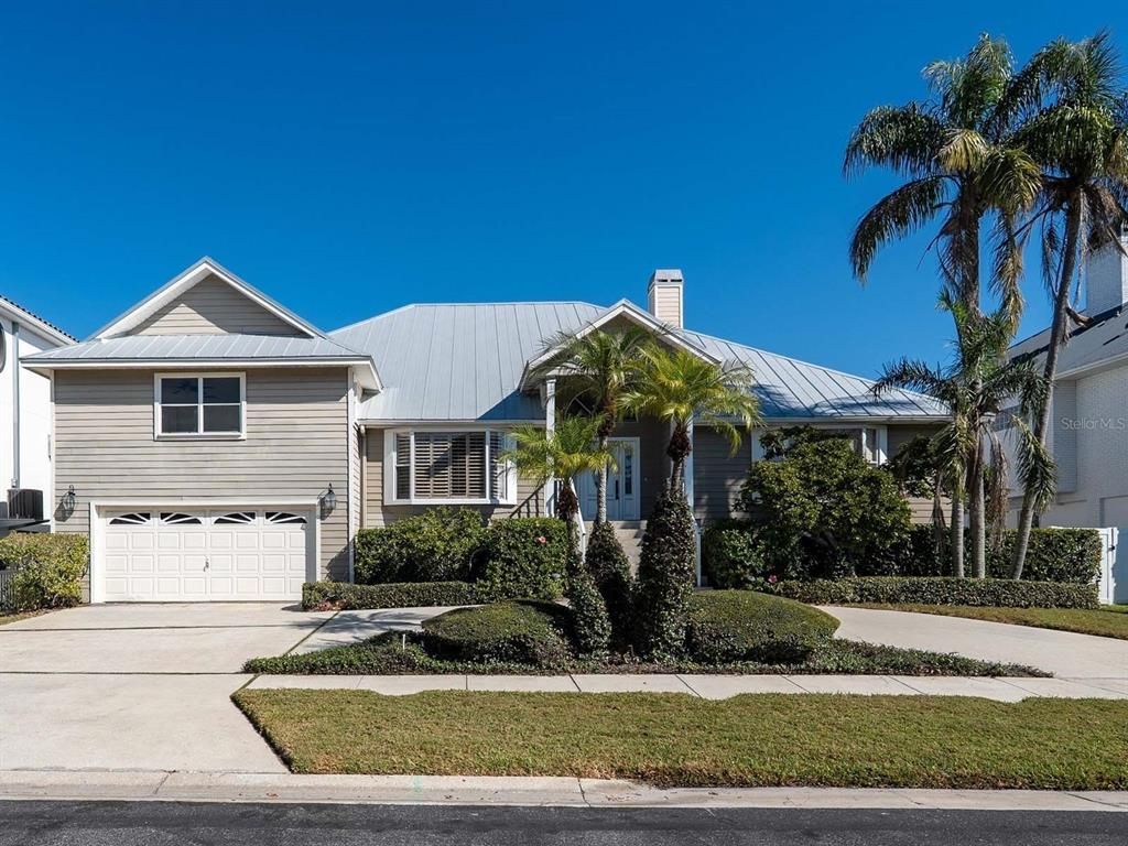 Attached, Exterior, Facade, Split Level