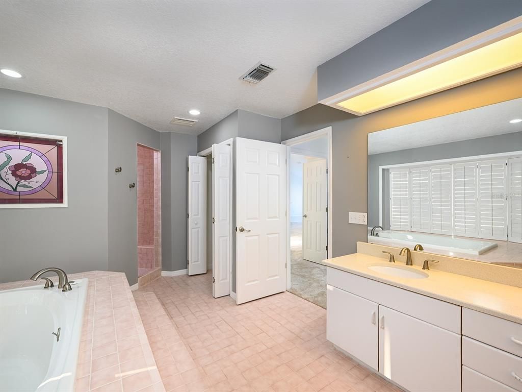 Bathroom, Dual Sink Vanities, Interior, Recessed Lighting