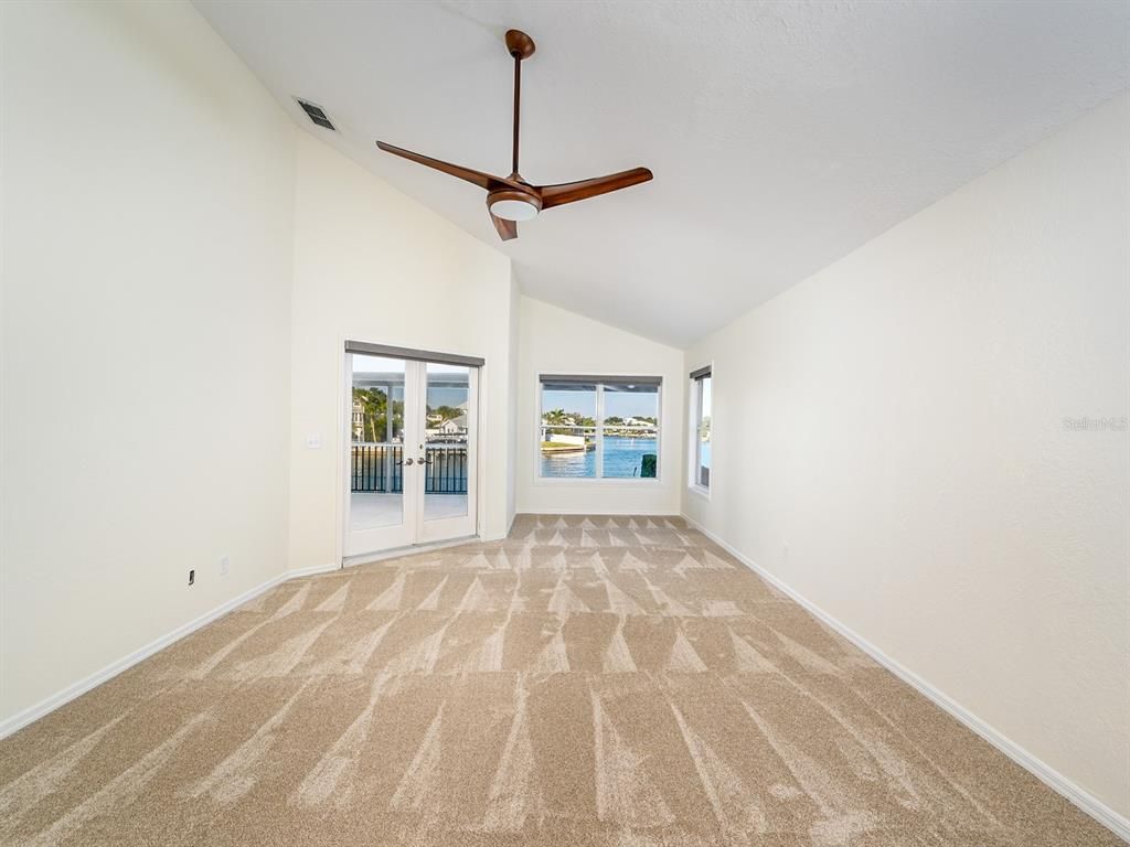 Empty room, Interior, Water