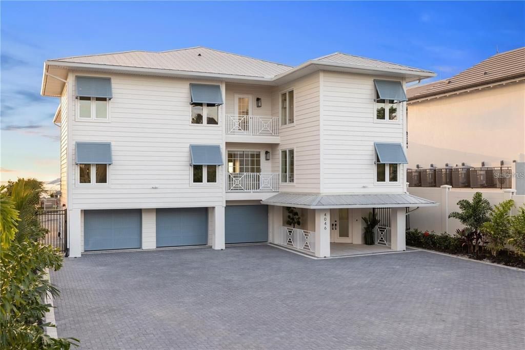 Attached, Exterior, Facade, Rowhouse