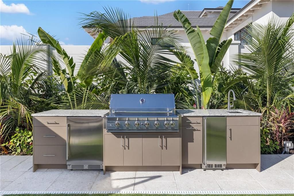 Exterior, Outdoor Kitchen