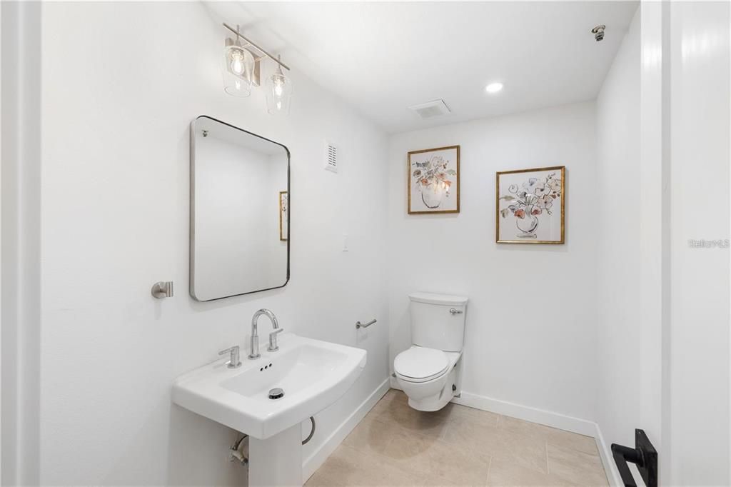 Bathroom, Interior, Recessed Lighting