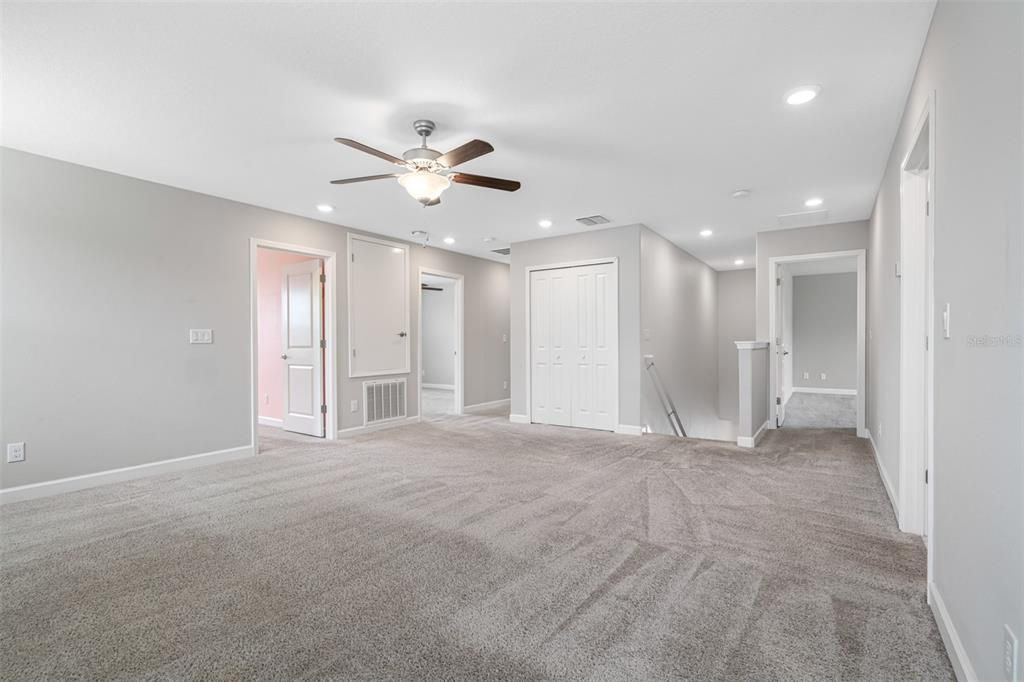 Empty room, Interior, Recessed Lighting