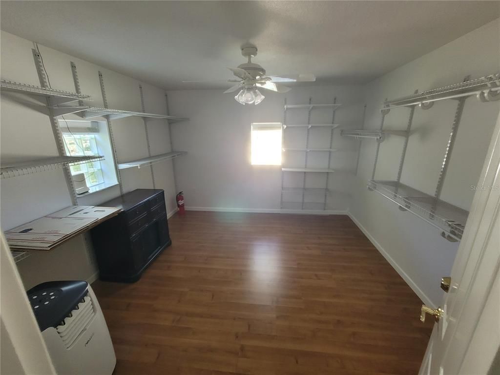 Interior, Walk-in Closets, Wood Texture Flooring