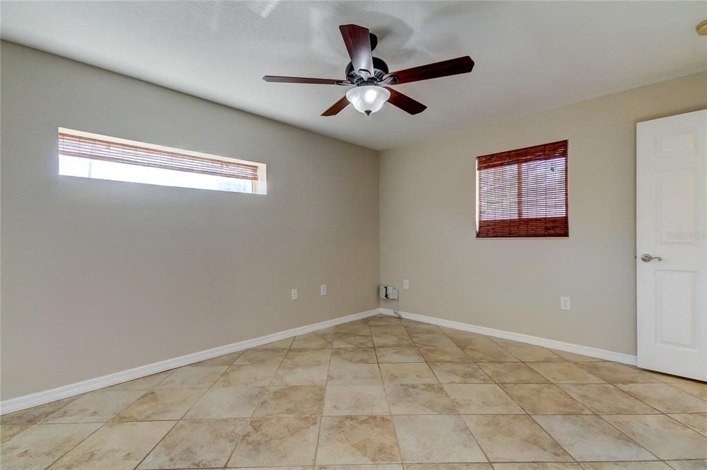 Empty room, Interior