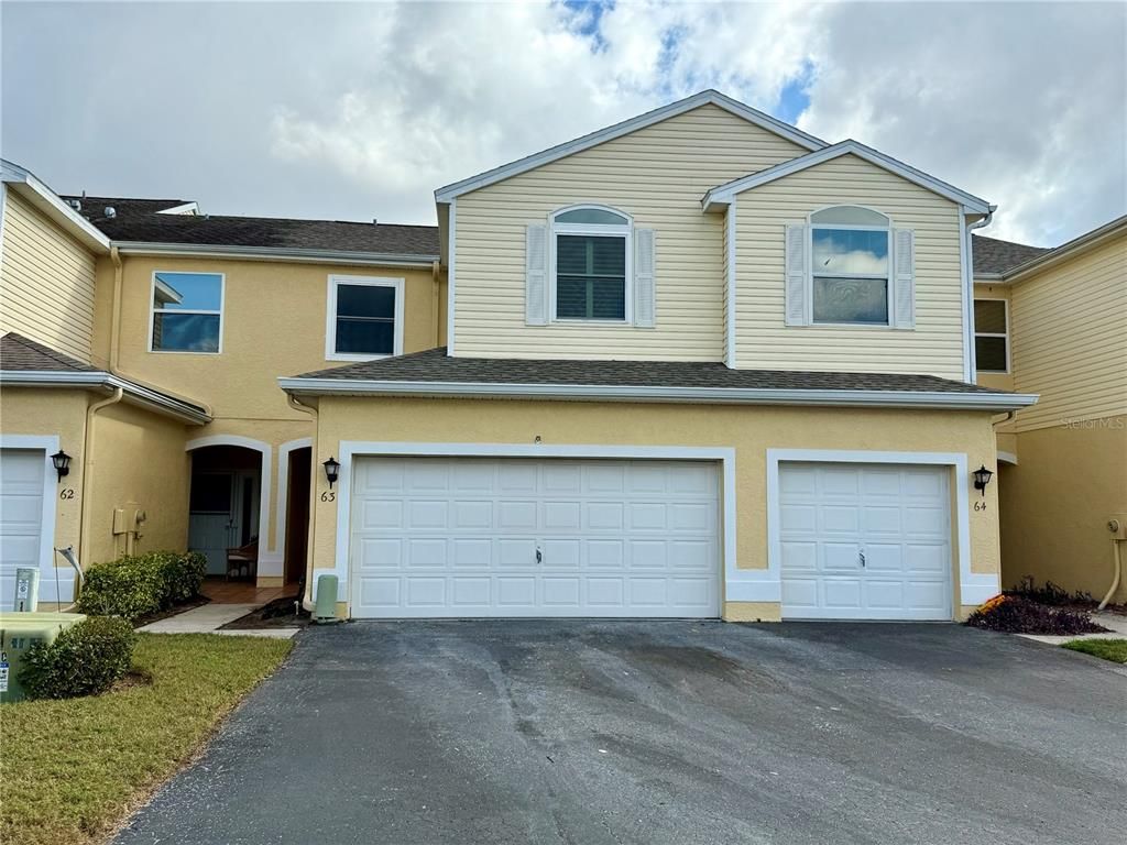 Attached, Exterior, Facade, Rowhouse