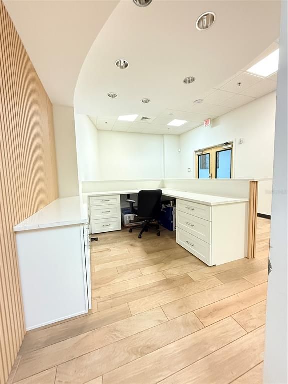 Interior, Recessed Lighting, Wood Texture Flooring