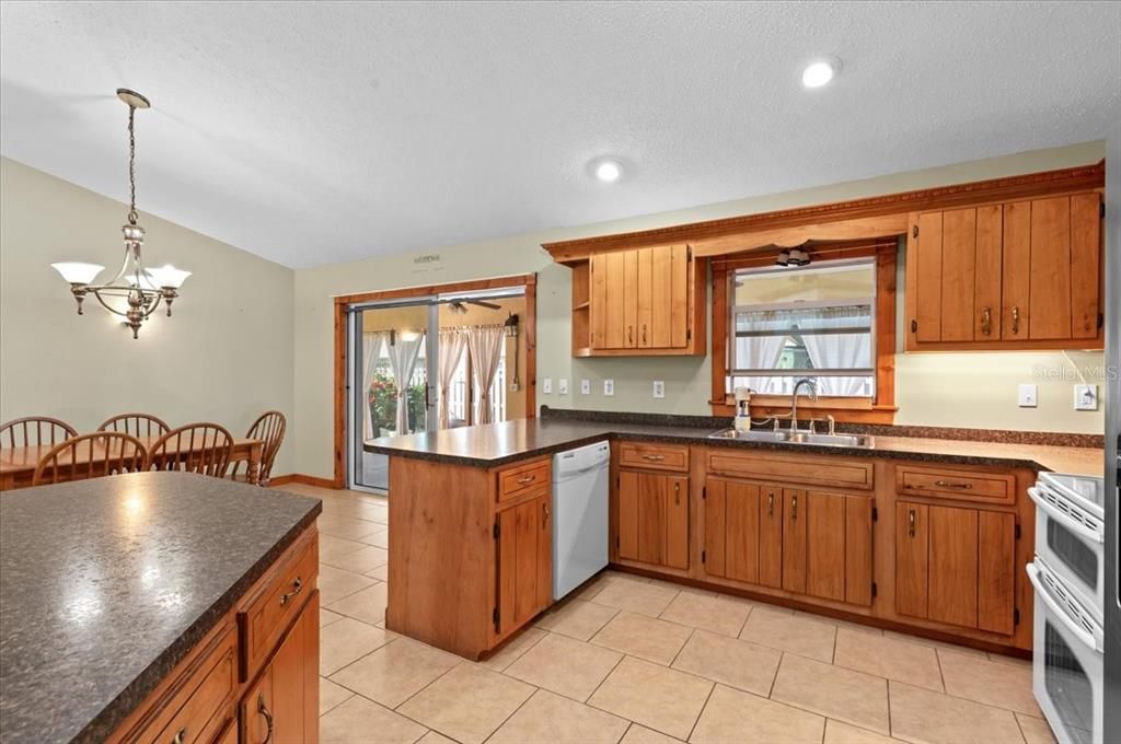 Chandelier, Dining room, Interior, Kitchen, Recessed Lighting