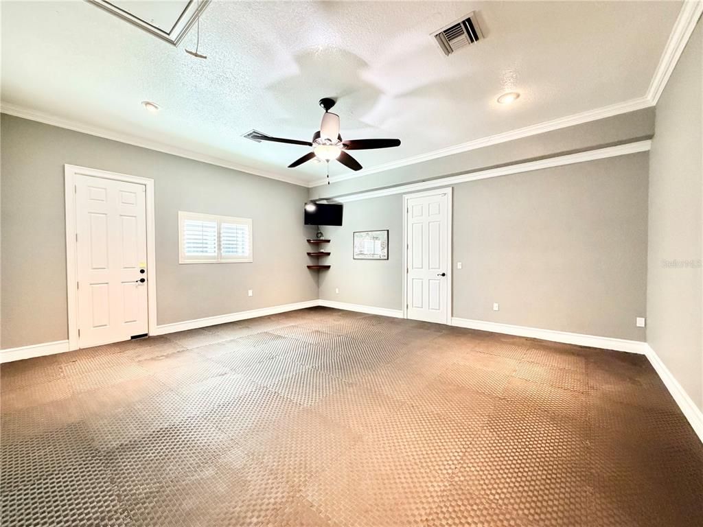 Empty room, Interior, Recessed Lighting