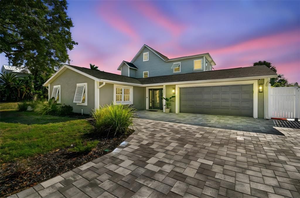 Attached, Exterior, Facade, Ranch