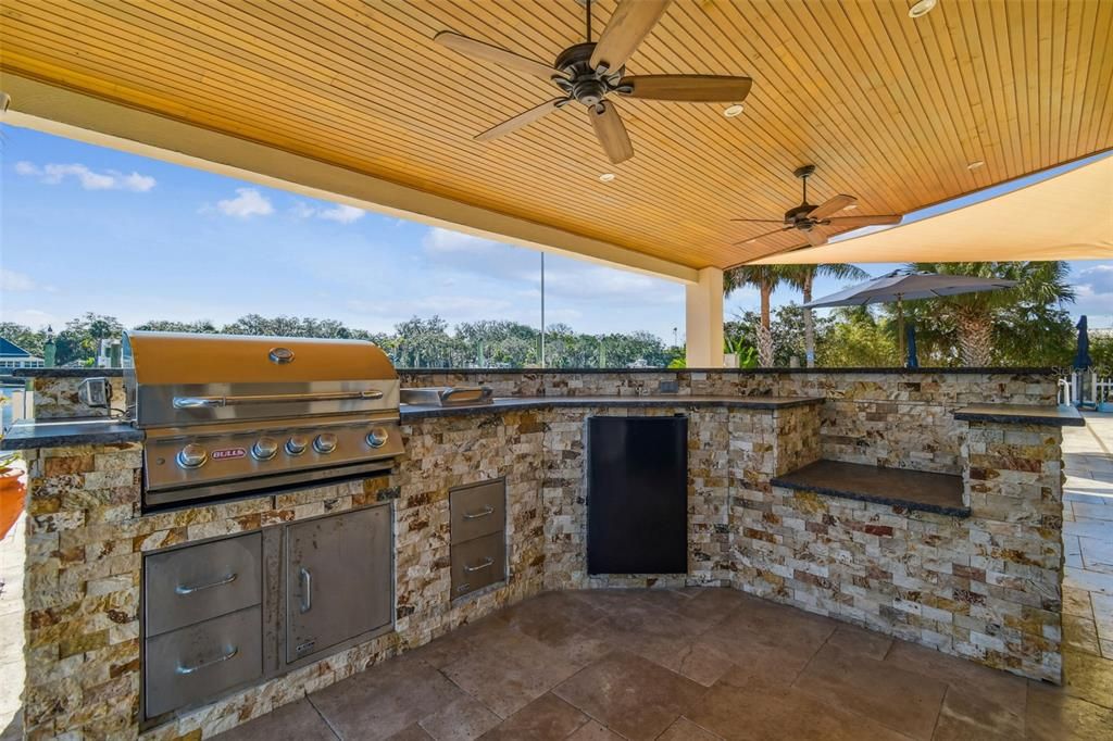 Exterior, Outdoor Kitchen