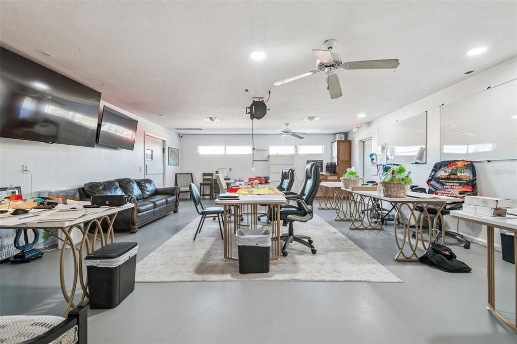 Dining room, Interior, Recessed Lighting